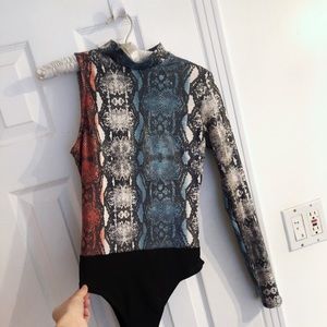 BRAND NEW Fashion Nova snakeskin bodysuit